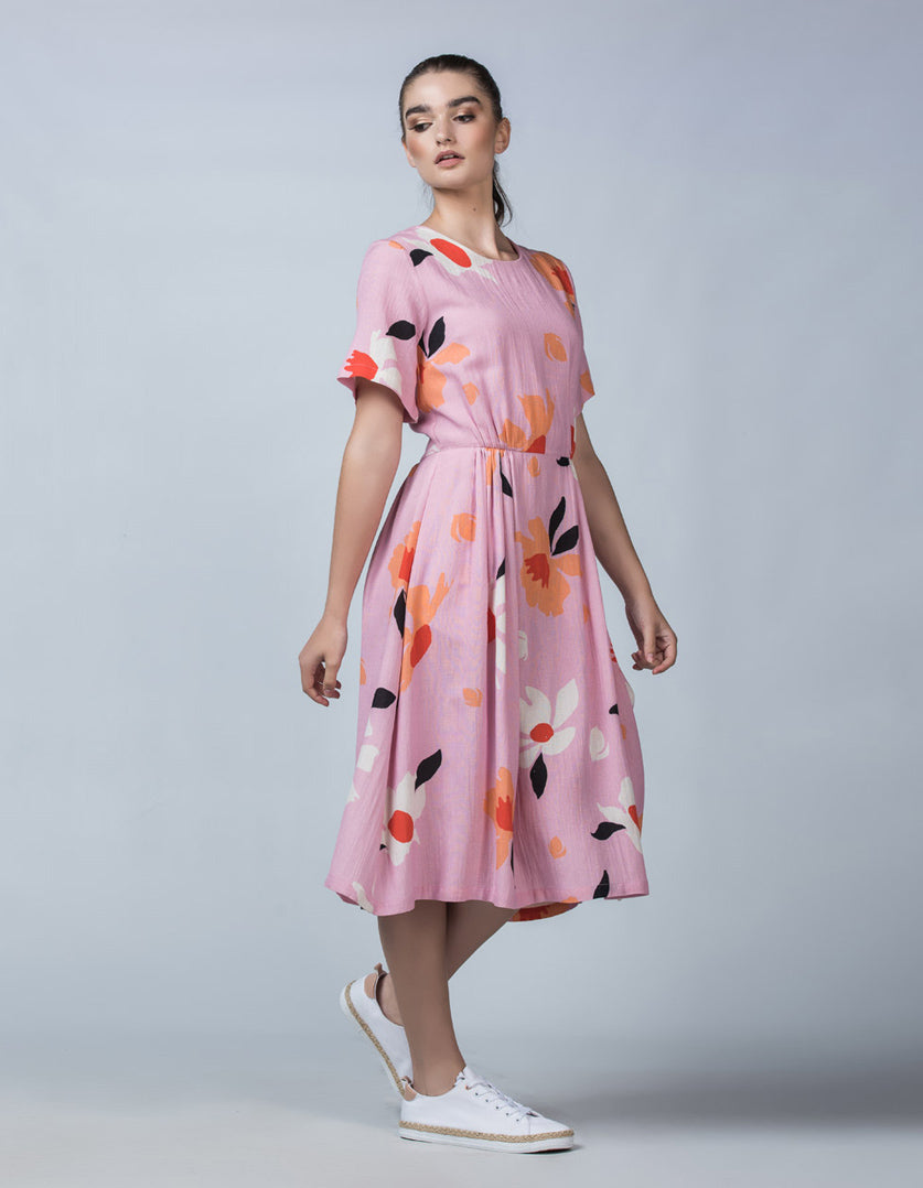 DEVOI Lilac Magnolia printed Dorothy dress in linen. Side front view on model.