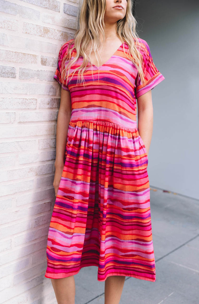 DEVOI Kayleigh dress in Sunet Tide printed 100% Organic Cotton jersey. Close up front view