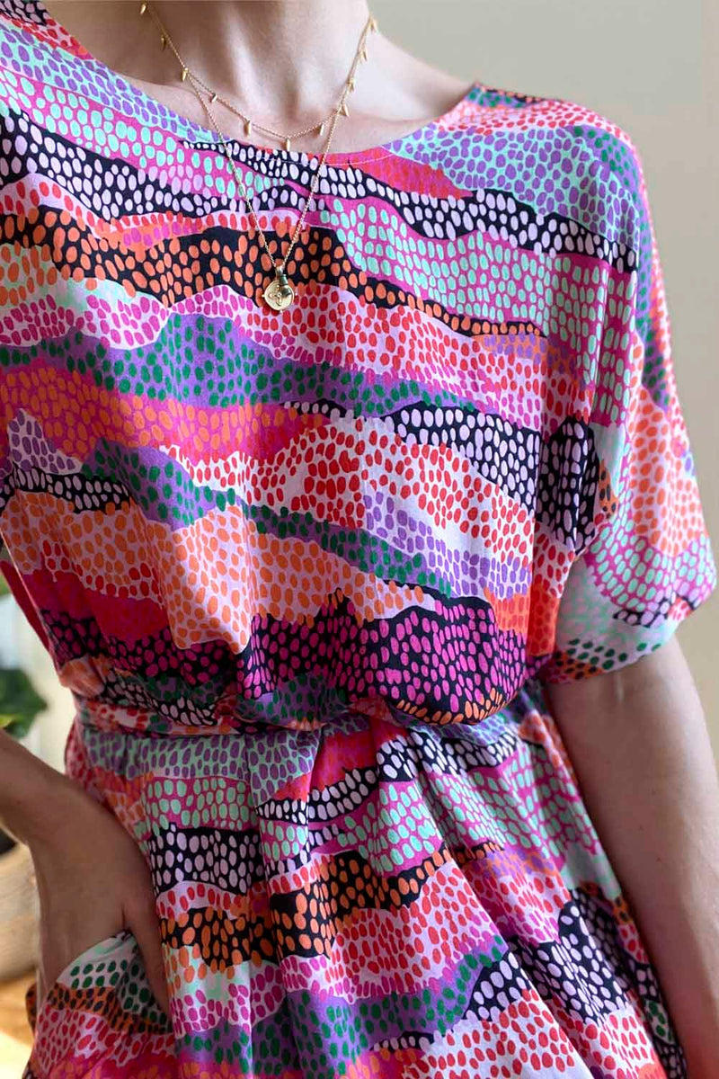 DEVOI printed Anna dress is your day-to-night go to! It's a super comfy, slouchy A-line dress with raglan sleeves with side seam pockets