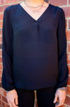 DEVOI Everleigh top in black viscose. Long sleeved top with a v-neck, and long sleeves with gathering at the cuff. Elegant black blouse.