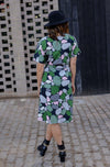 DEVOI Annie dress in Pebbles print from the Selcouth collection. Printed Shirt dress in cotton jersey with a round neckline and a tie belt at the waist. Side pockets. Just below knee length. Back view