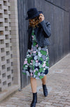 DEVOI Annie dress in Pebbles print from the Selcouth collection. Printed Shirt dress in cotton jersey with a round neckline and a tie belt at the waist. Side pockets. Just below knee length. front side view